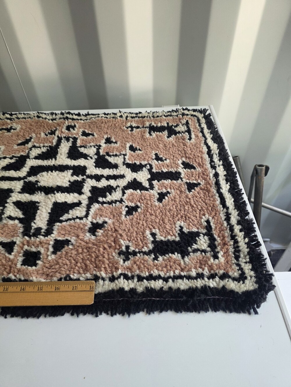 Vintage Latch Hook Rug - Picture 4 of 5